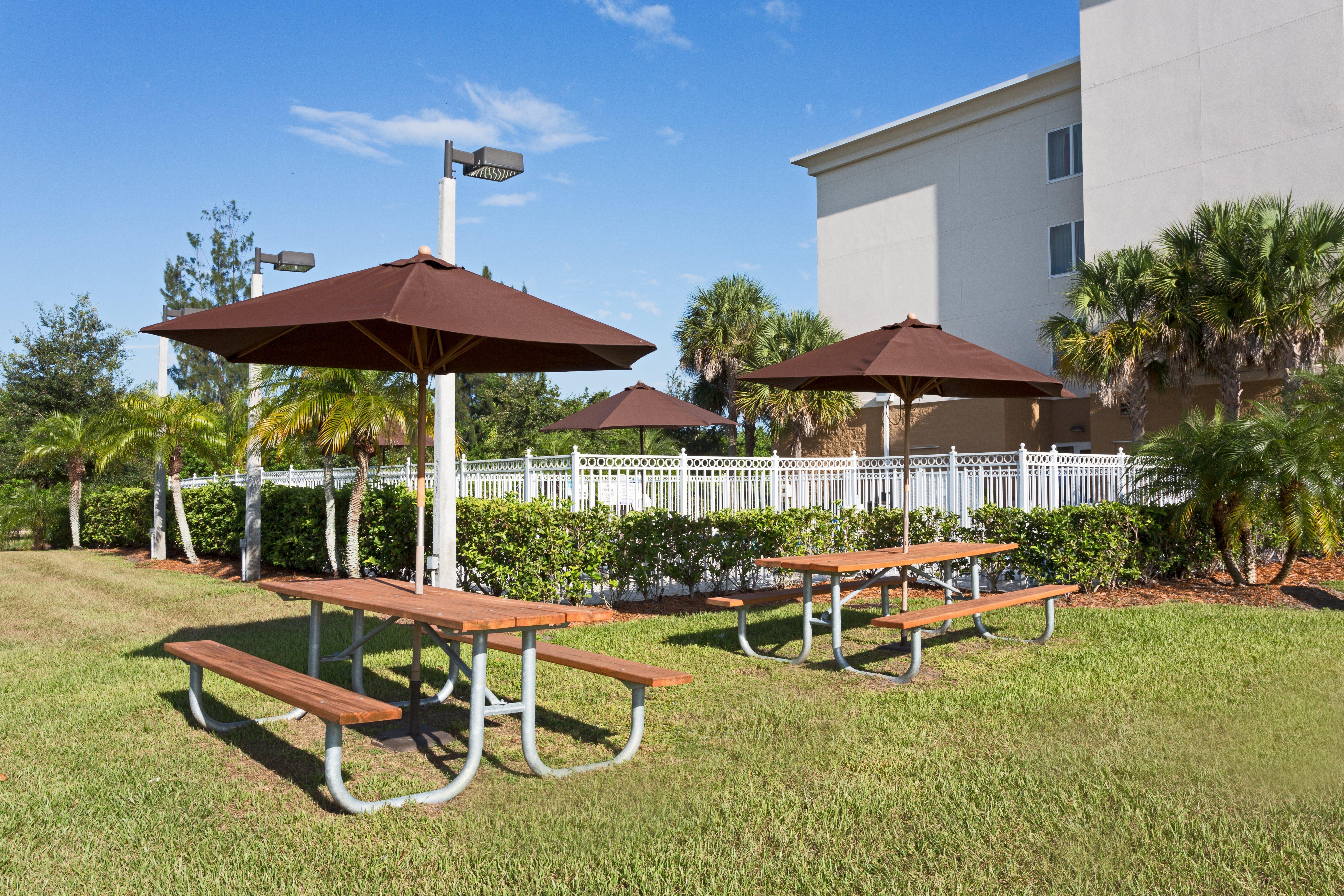 Holiday Inn Express Hotel & Suites Fort Pierce West By Ihg Exterior photo